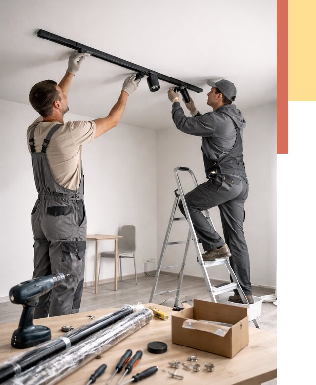 Установка трековых светильников в натяжной потолок в Энгельс от 4477 руб. | ОТДЕЛОЧНИК-Энг